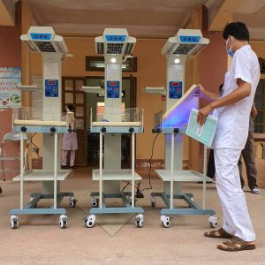 giường sưởi kết hợp đèn chiếu vàng da